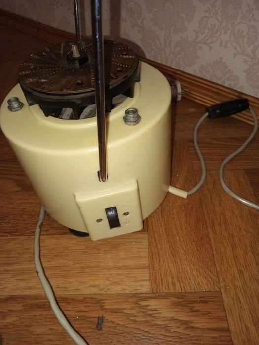 Соковыжималка електрическая