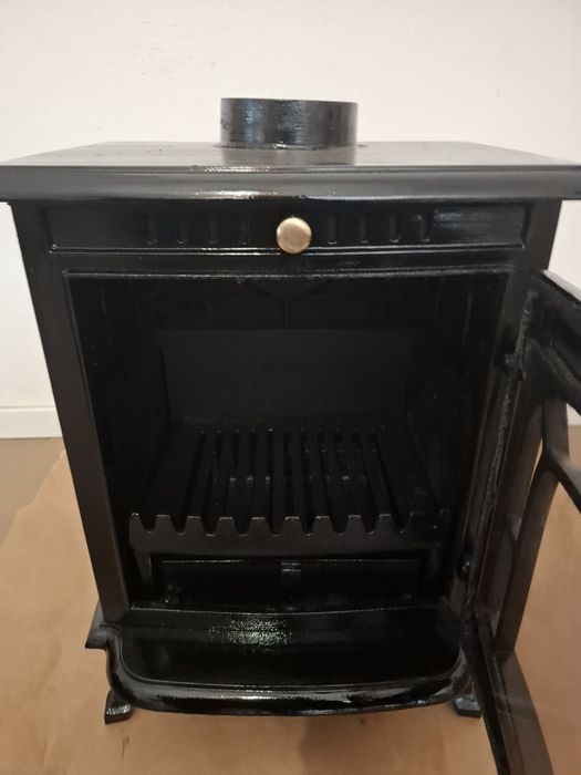 Salamandra a Lenha de Ferro Fundido em Excelente Estado