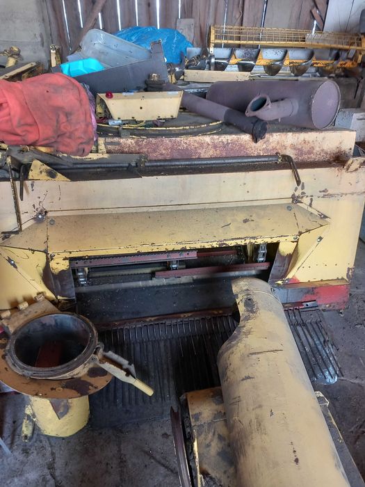 Podajnik pochyły, gardziel New holland 1530