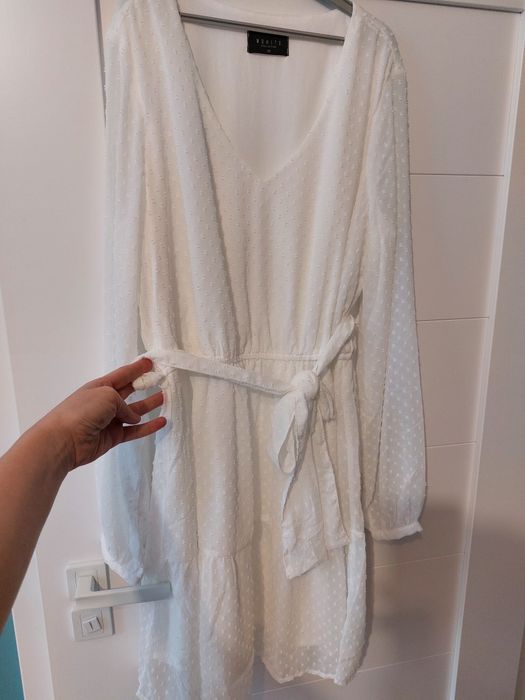 Sukienka biała z długim rękawem Mohito 40(L/XL)