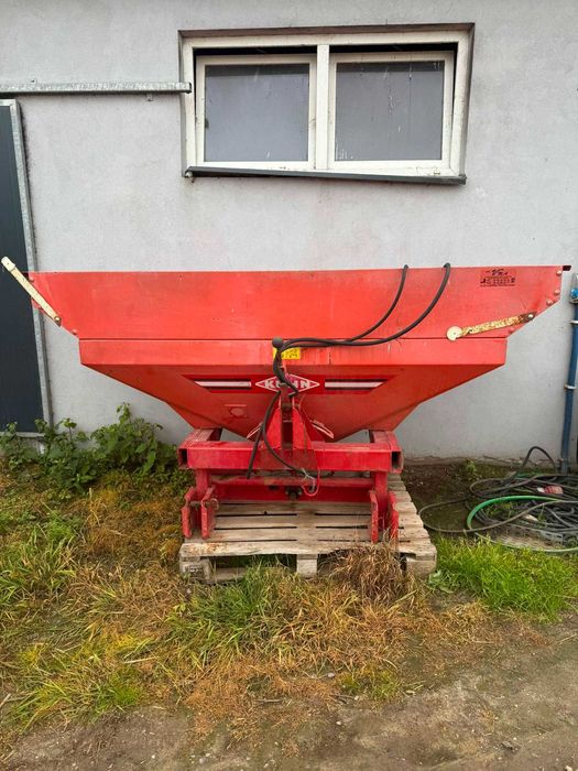 Rozsiewacz do nawozu Kuhn ZSB 1800kg