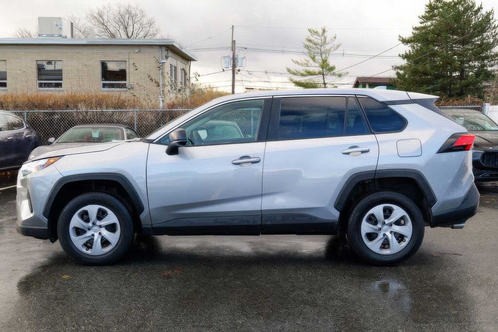 Toyota RAV4      2023