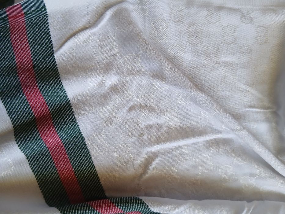 Gucci bialy duzy szalik damski