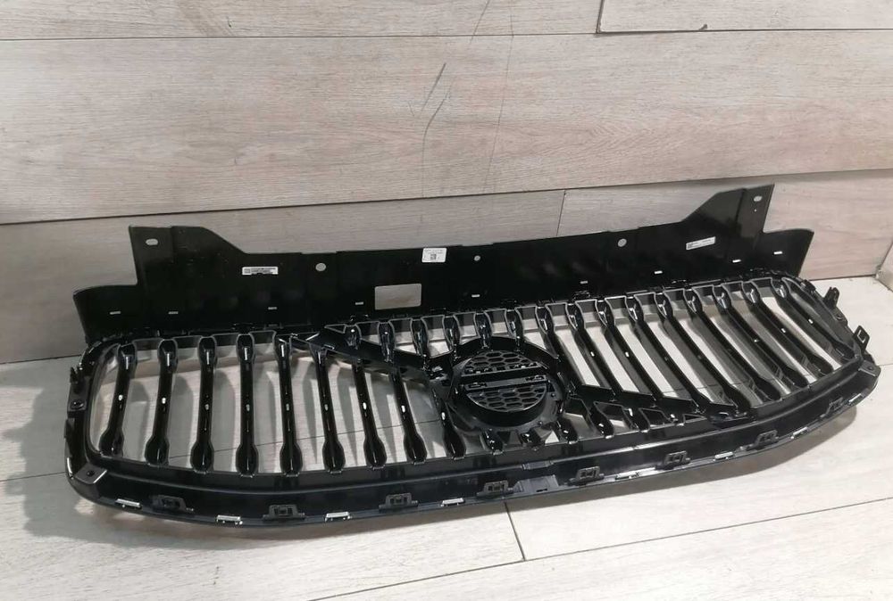 VOLVO XC60 II центральна решітка радіатора 2017-2025