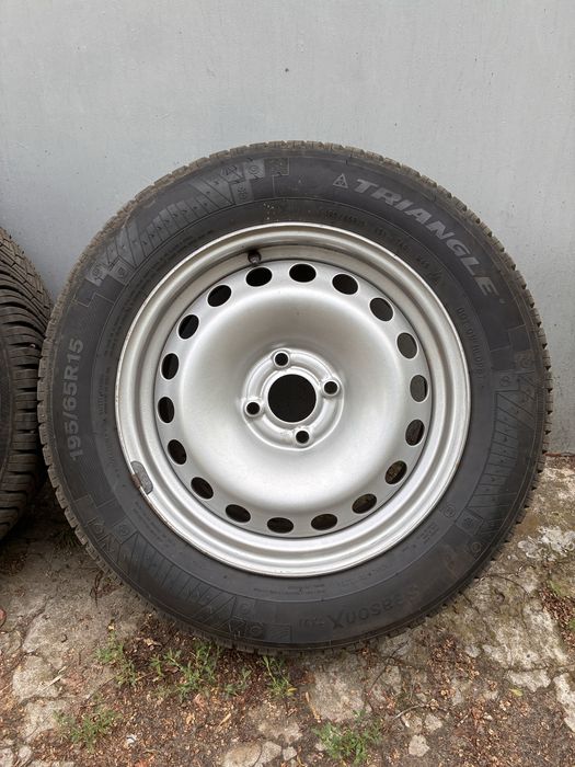 Всесезонная резина Triangle 195/65 R15 + Диски Renault 4x100 R15