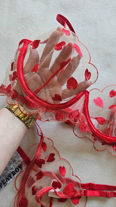 NOWY komplet bielizny Playboy biustonosz stringi w serduszka seksowna bielizna biustonosz stringi stanik majtki