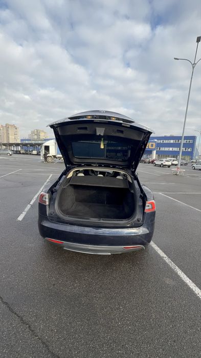 Тесла модел с 85кв перфоменс