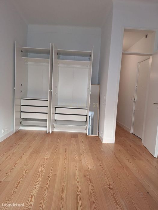 Apartamento T2 para arrendamento em Campo de Ourique