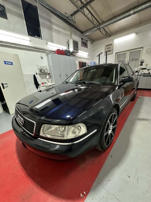 Audi A8 quattro  3.7 benzyna