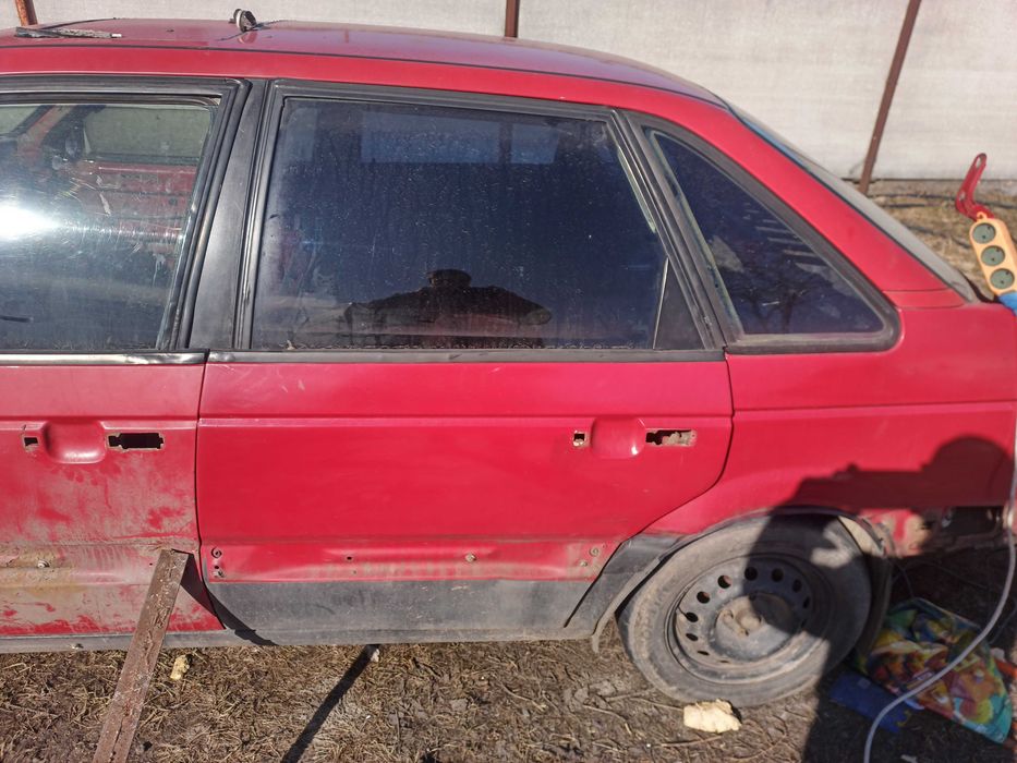 Продам двері до Пассат Б3 (седан)