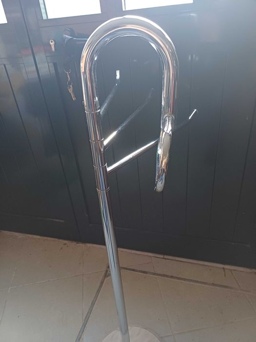 Toalheiro com base mármore