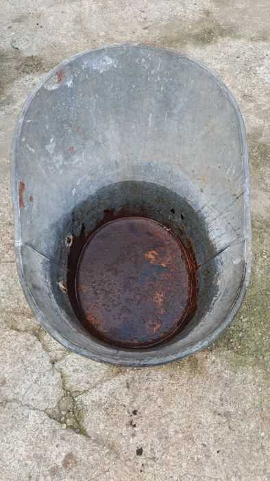 Banheira antiga para decoração