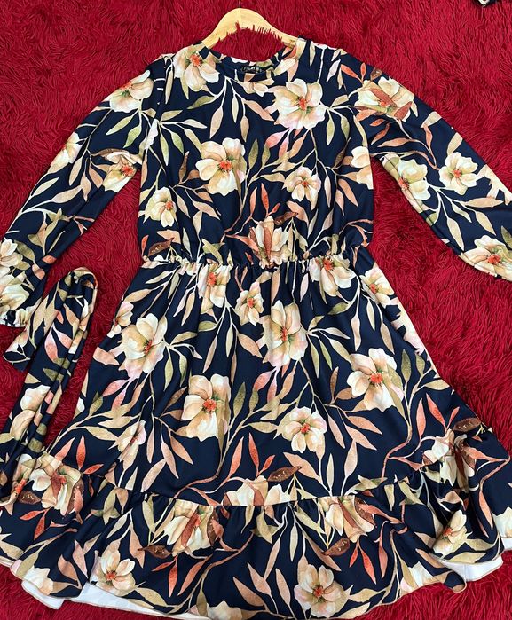 Сукня жіноча,з квітковим принтом та поясом54-56 р