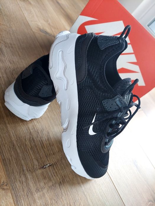 Nike react live  r 38.5