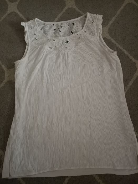 Bluzeczka biała bez rękawów 38