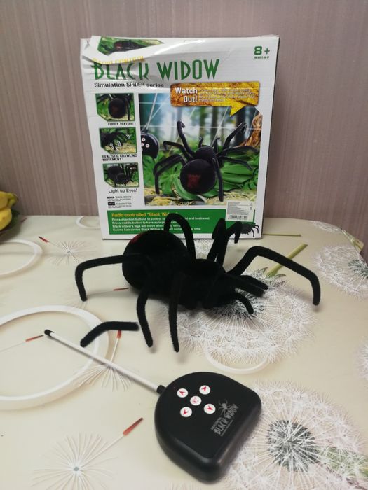 Павук на радіоуправлінні, великий.