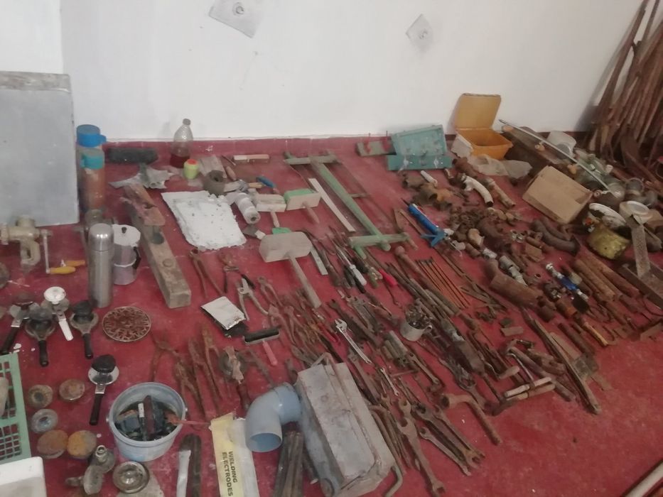 Ринок вживаних господарських речей та металопрокату в Котельві.