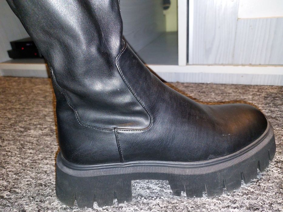 Kozaki Zara za kolano