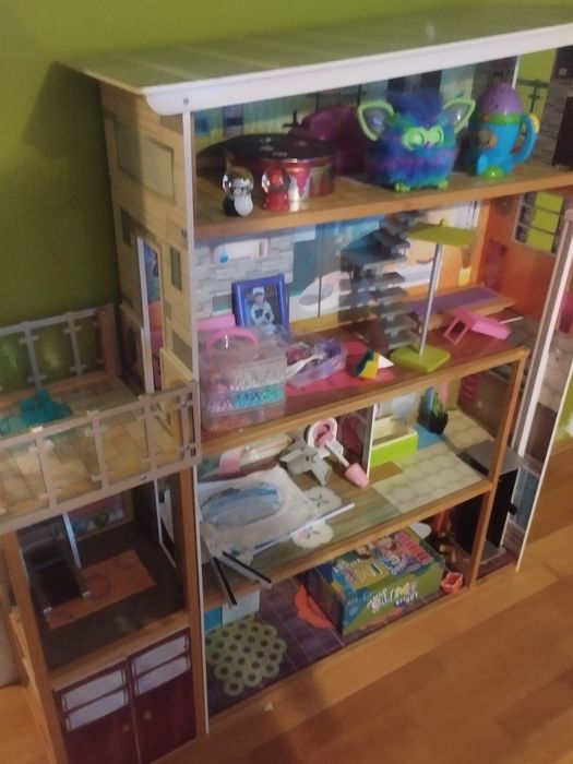 Sprzedam drewniany domek dla lalek