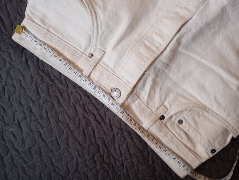 ZARA 38r proste spodnie jeansowe szerokie nogawki kremowe białe
