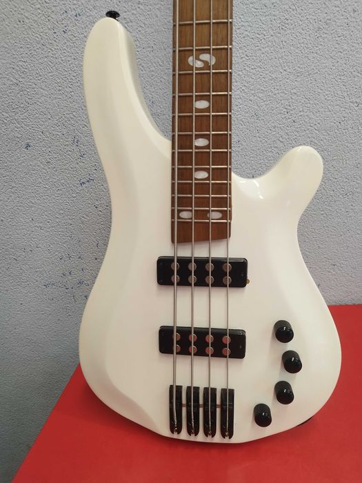 Gitara basowa Harley Benton B-450 THO317310 4 struny