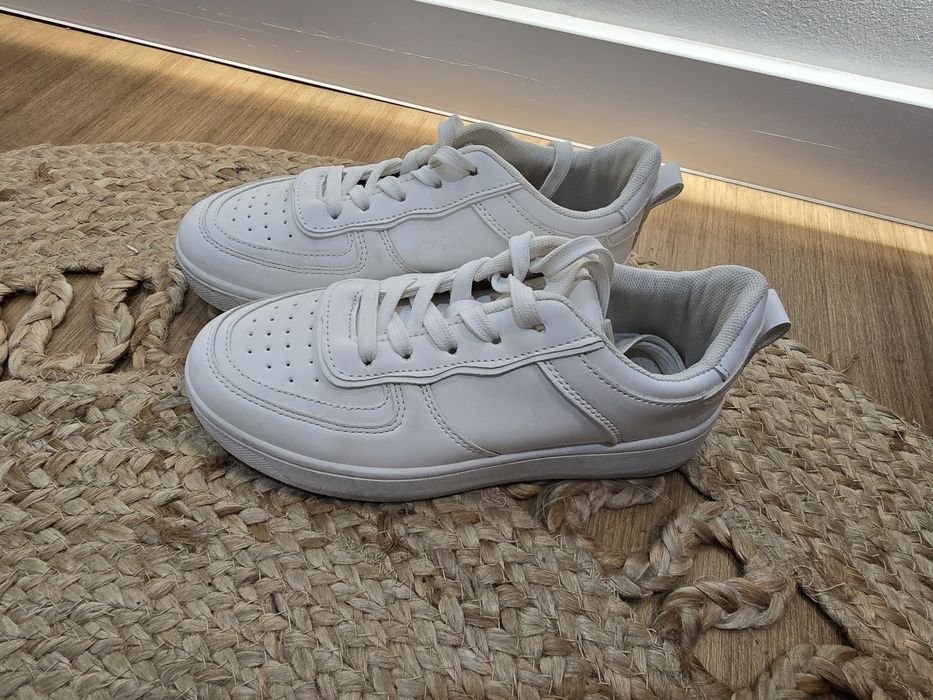 Białe   adidasy sinsay
