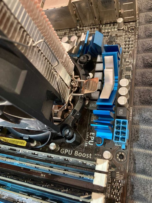 материнська плата ASUS