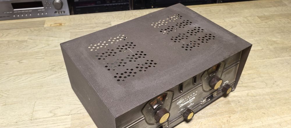 Вінтажний радіоприймач Calbest stereophonic