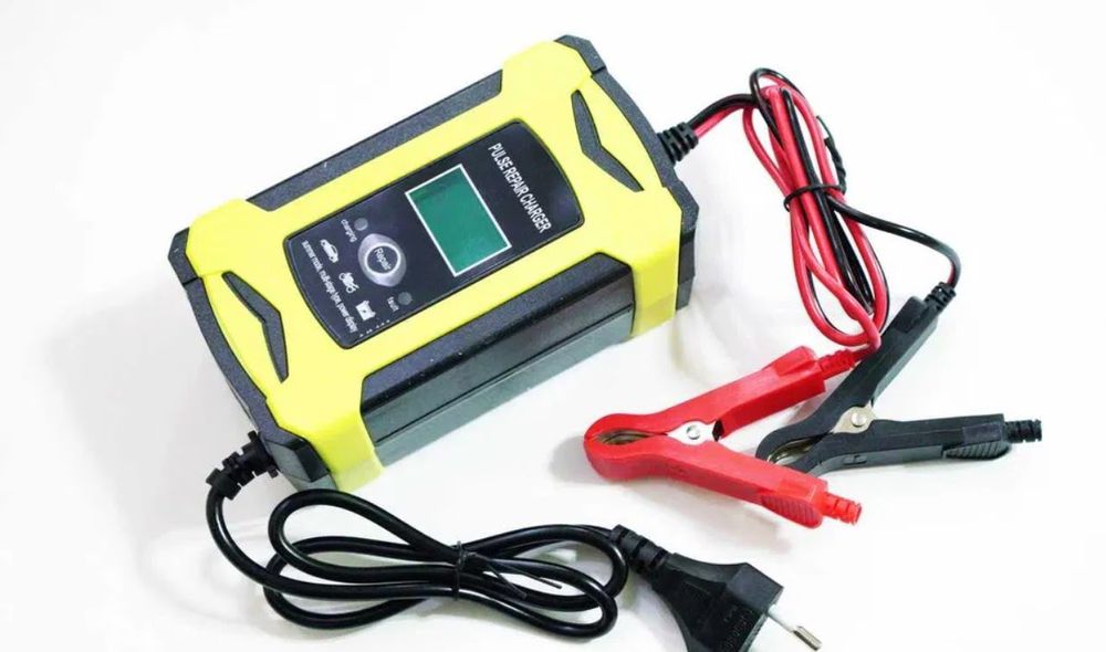 Зарядное устройство автомобильное/зарядка для аккумулятора авто /мото