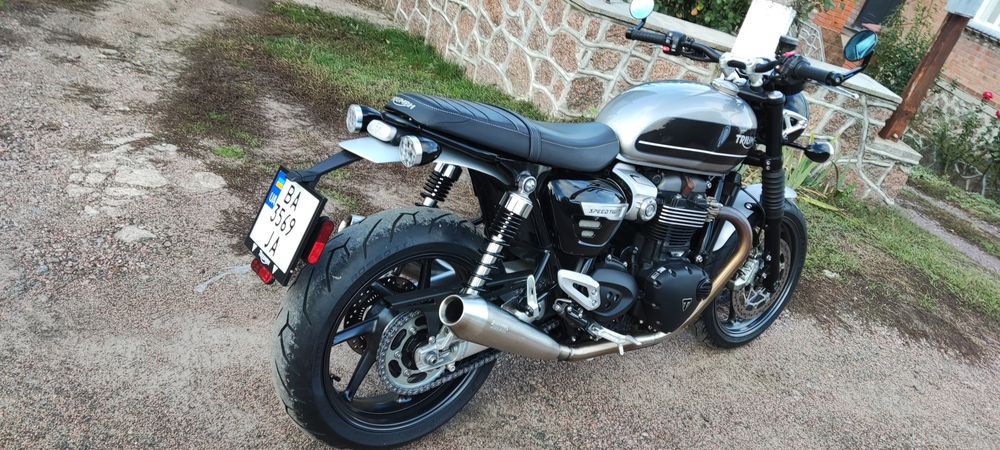 Triumph speed twin 1200