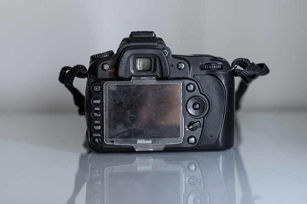 Nikon D90 + 18-105mm + bateria extra