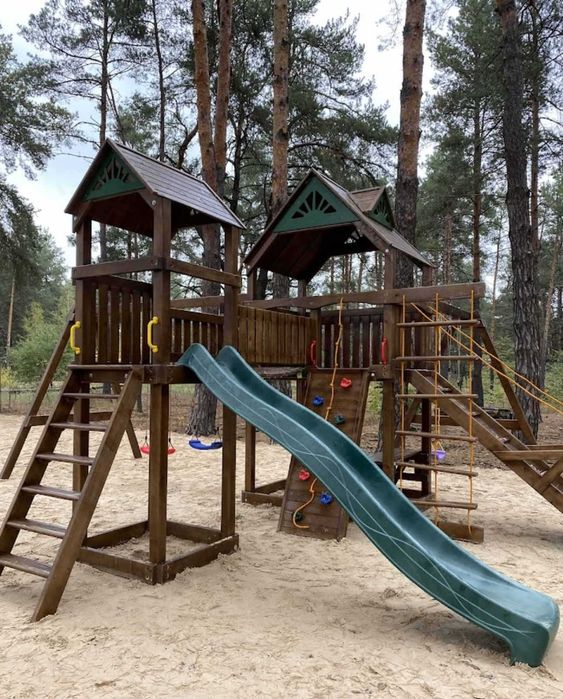 Продам  квартиру 66м.кв Киев метро Лесная Быковня Броварской прп