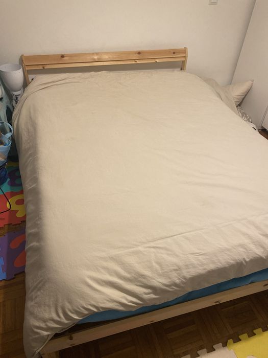 Cama de casal baixa com estrado