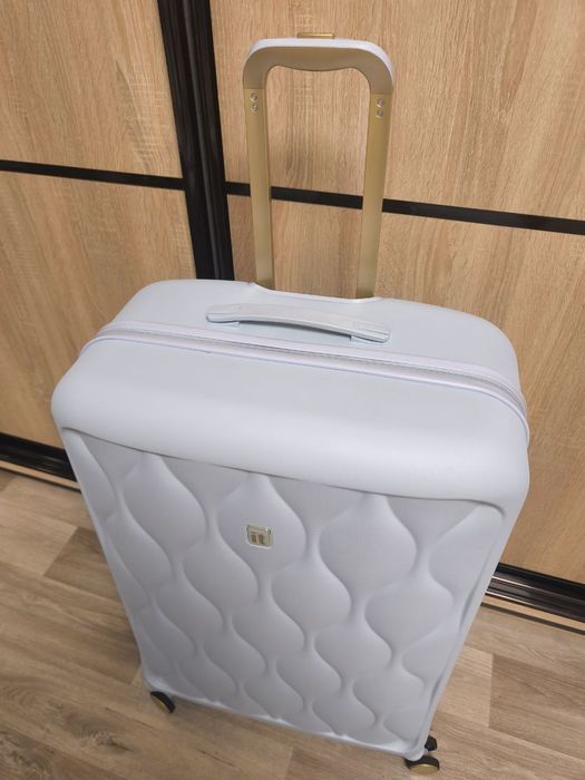 Большой  дорожный чемодан, Валіза великого розміру, гігант фірмовий