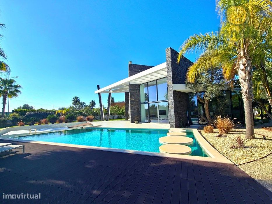 Moradia contemporânea com vista mar e a 10 minutos de várias Praias.