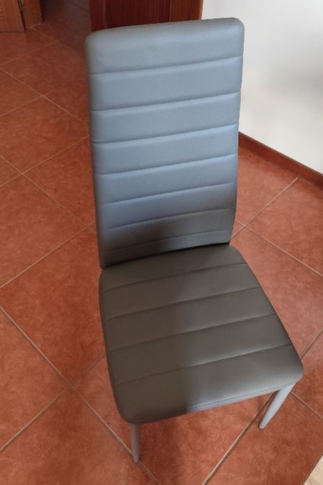 4 Cadeiras de Couro Sintético/Metal