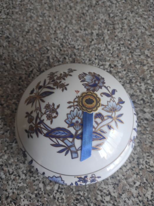 Guarda Jóias e uma caneca