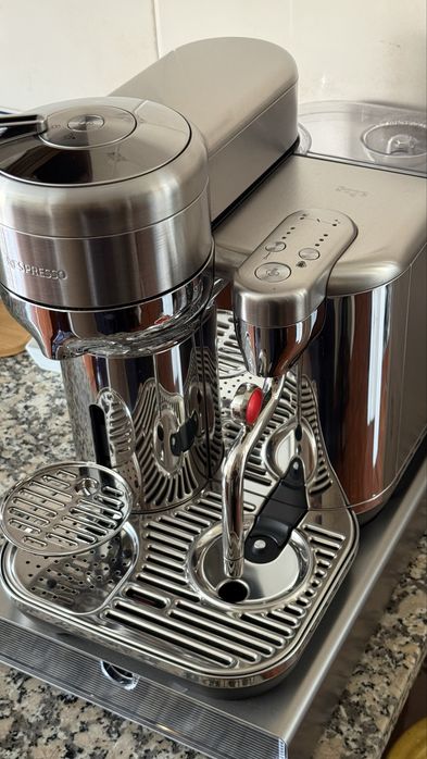 Máquina De Café Nespresso Vertuo Creatista Stainless Steel Sage