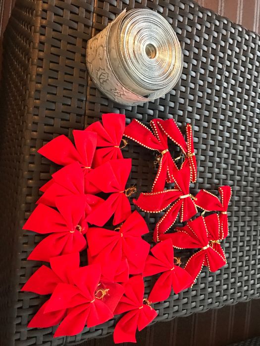 Bolas, enfeites e castiçais de Natal