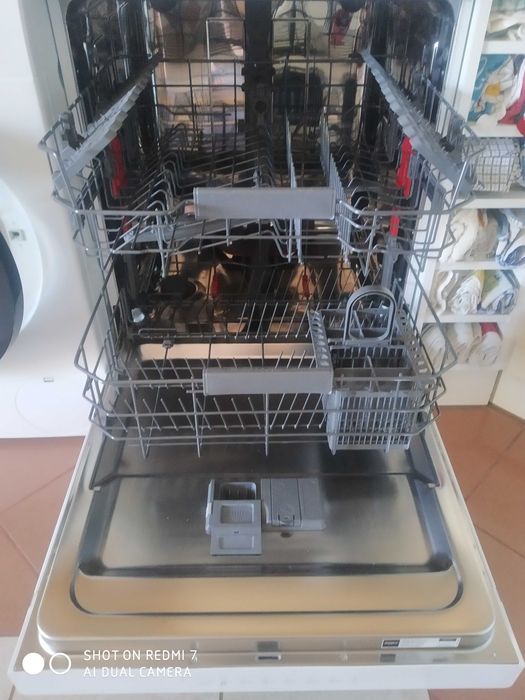 Máquina lavar loiça semi nova