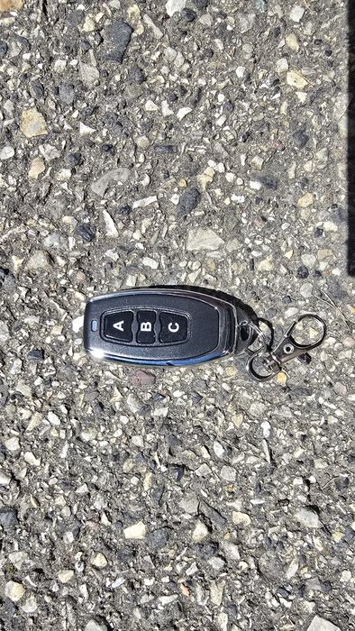 Obrotowe ramki rejestracyjne na pilot