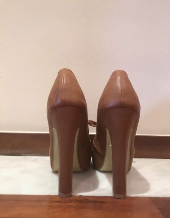 Sapatos camel marca Kling