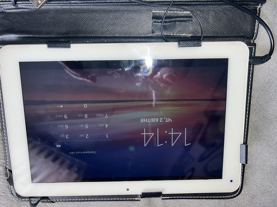 Планшет +клавіатура 2гіб