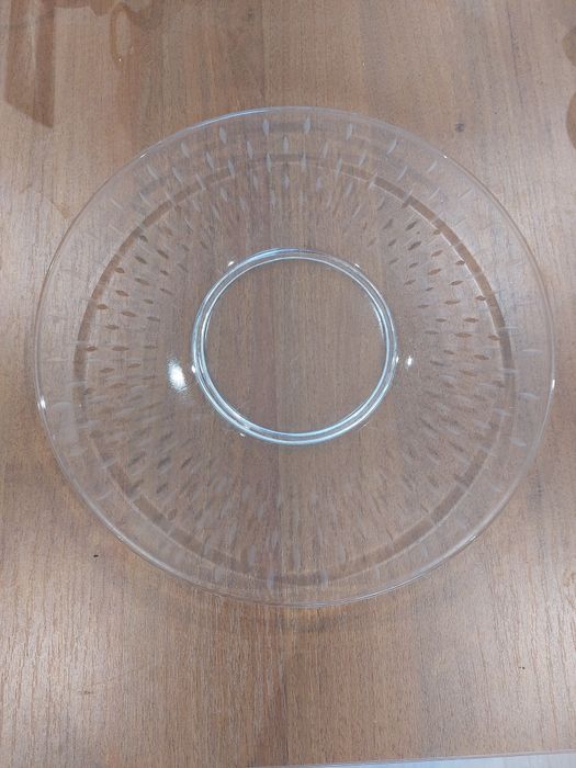 Szklana, przezroczysta patera