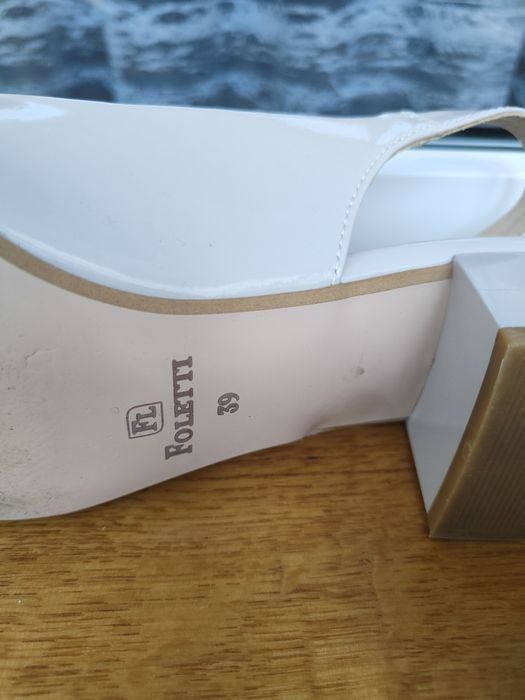 Босоніжки майже нові