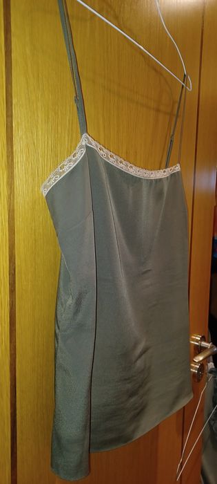 Top de alças com blusa verde azeitona Massimo Dutti