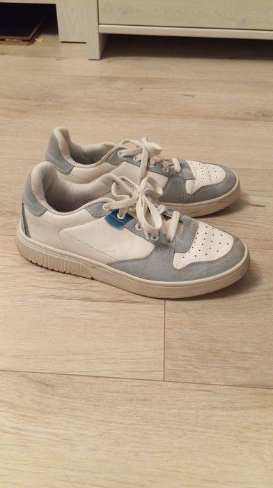 Trampki sznurowane buty r. 39 Sprandi