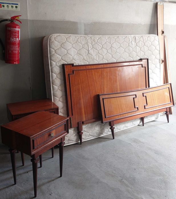Quarto (cama + colchão + 2mesinhas + roupeiro)