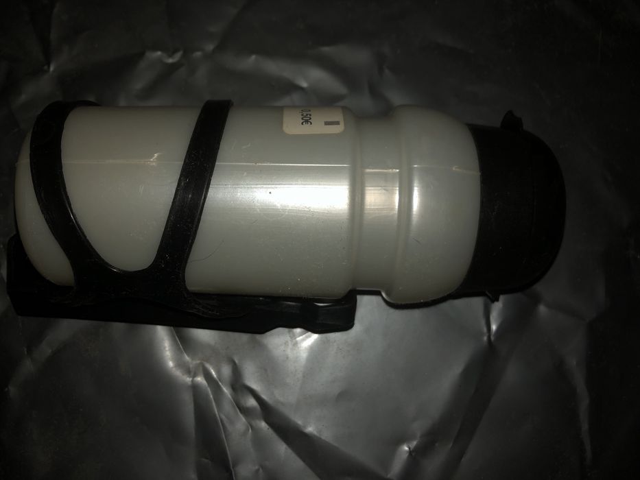 Garrafa agua e suporte para bocicleta novo