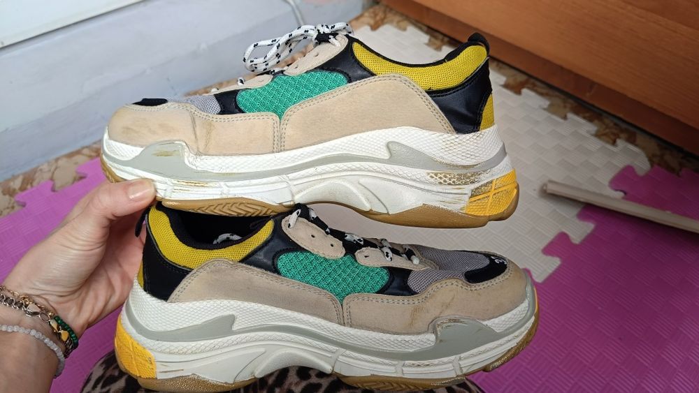 Кросівки 37 жіночі